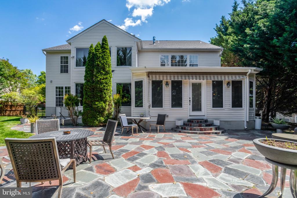 4900 SUNSET LANE