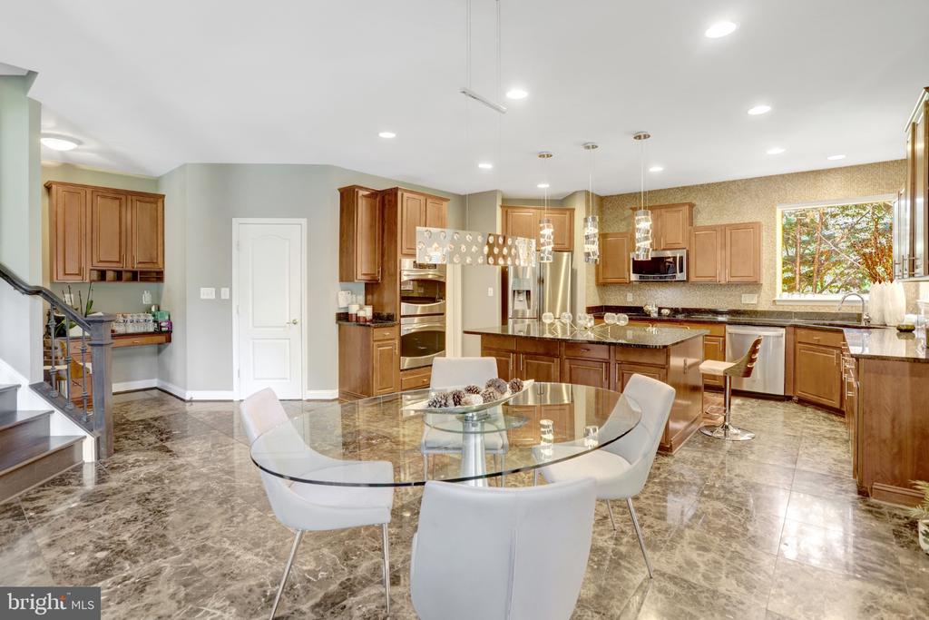4900 SUNSET LANE