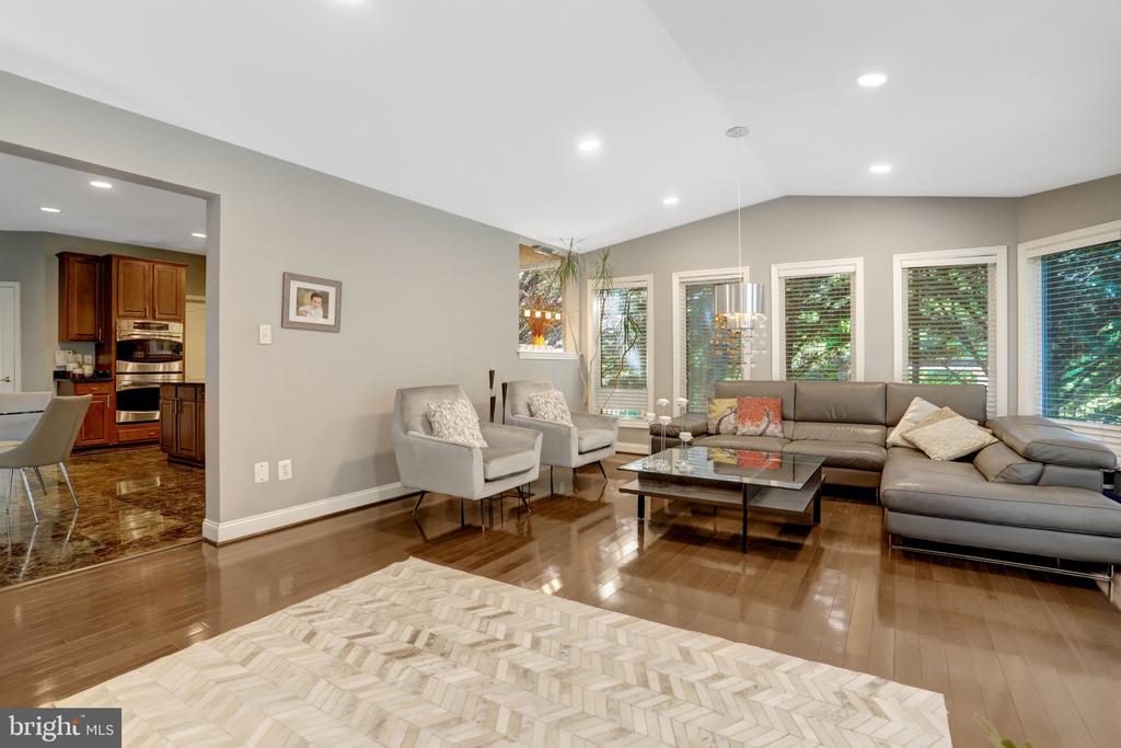 4900 SUNSET LANE