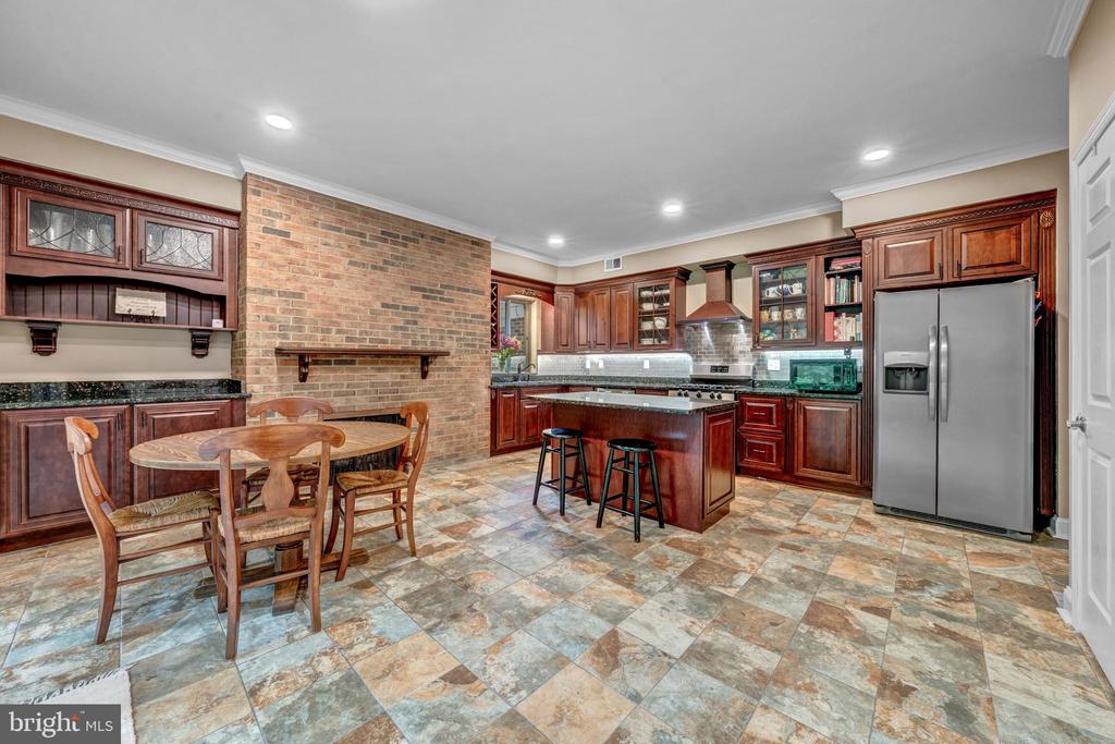 1502 HIGHWOOD DRIVE