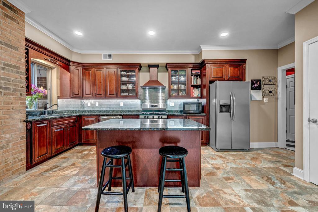 1502 HIGHWOOD DRIVE