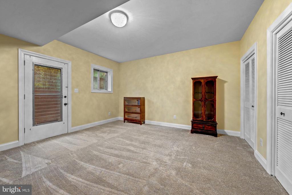 1502 HIGHWOOD DRIVE