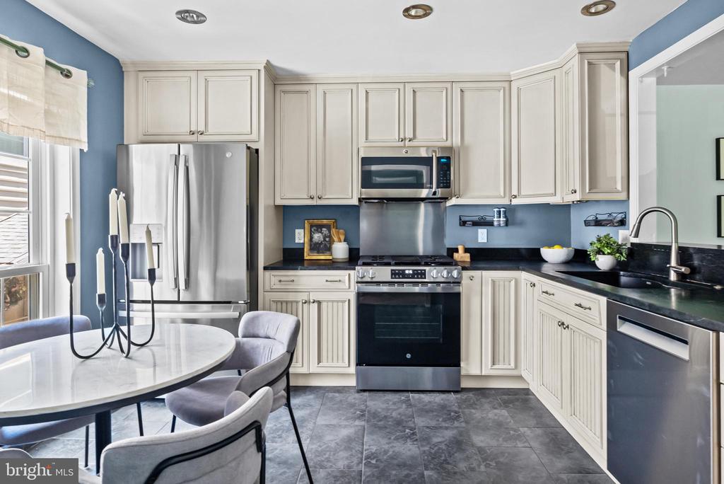 7780 WILLOW POINT DRIVE 7780