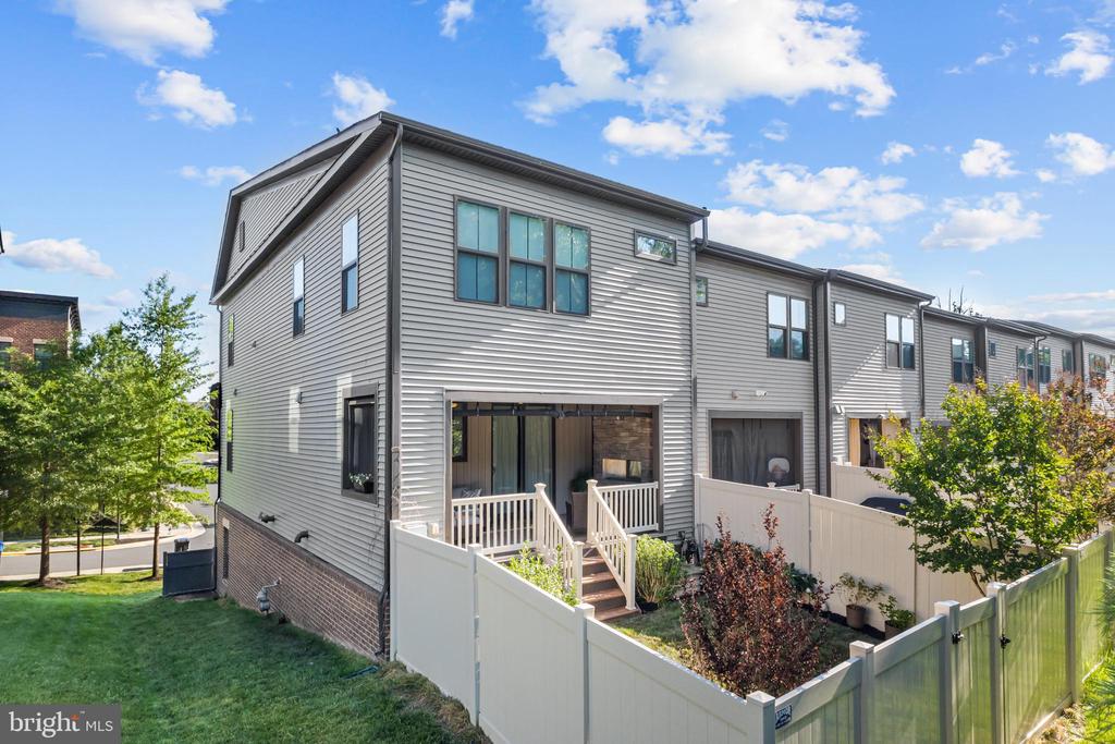 9253 WOOD VIOLET COURT