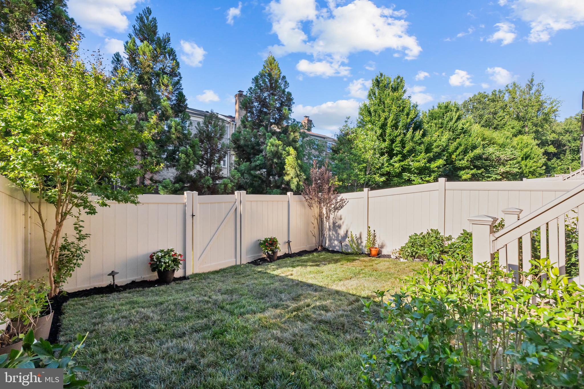 9253 WOOD VIOLET COURT