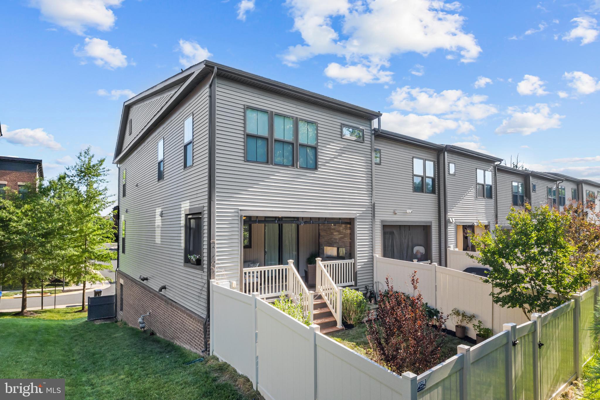 9253 WOOD VIOLET COURT
