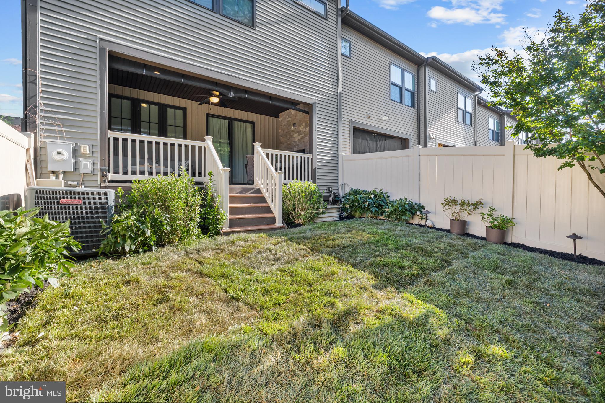 9253 WOOD VIOLET COURT