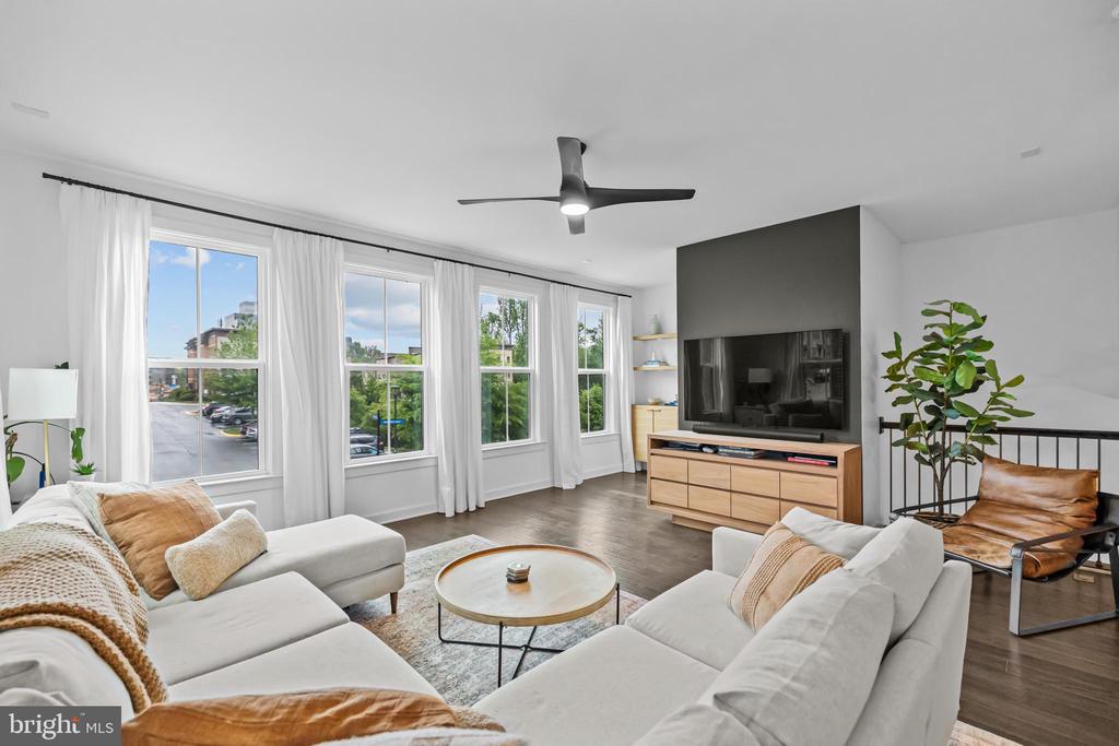 9253 WOOD VIOLET COURT