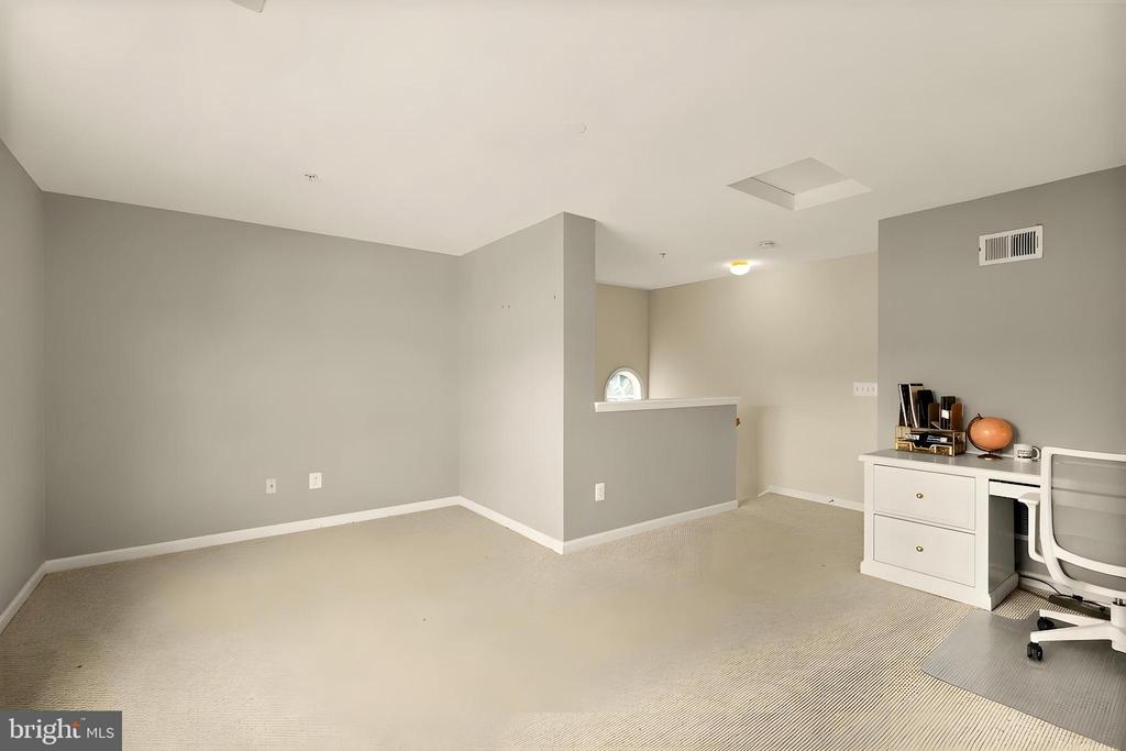 9151 SILVERSHADOW COURT