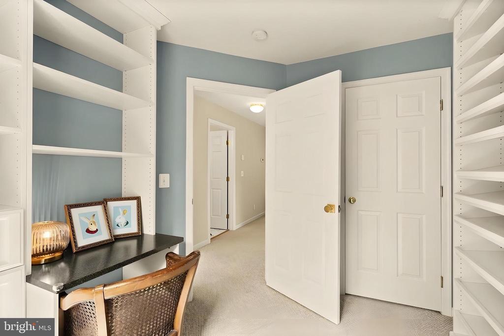 9151 SILVERSHADOW COURT