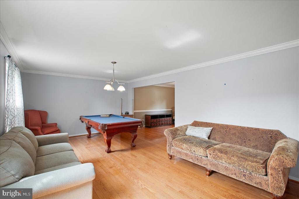 7142 RED HORSE TAVERN LANE
