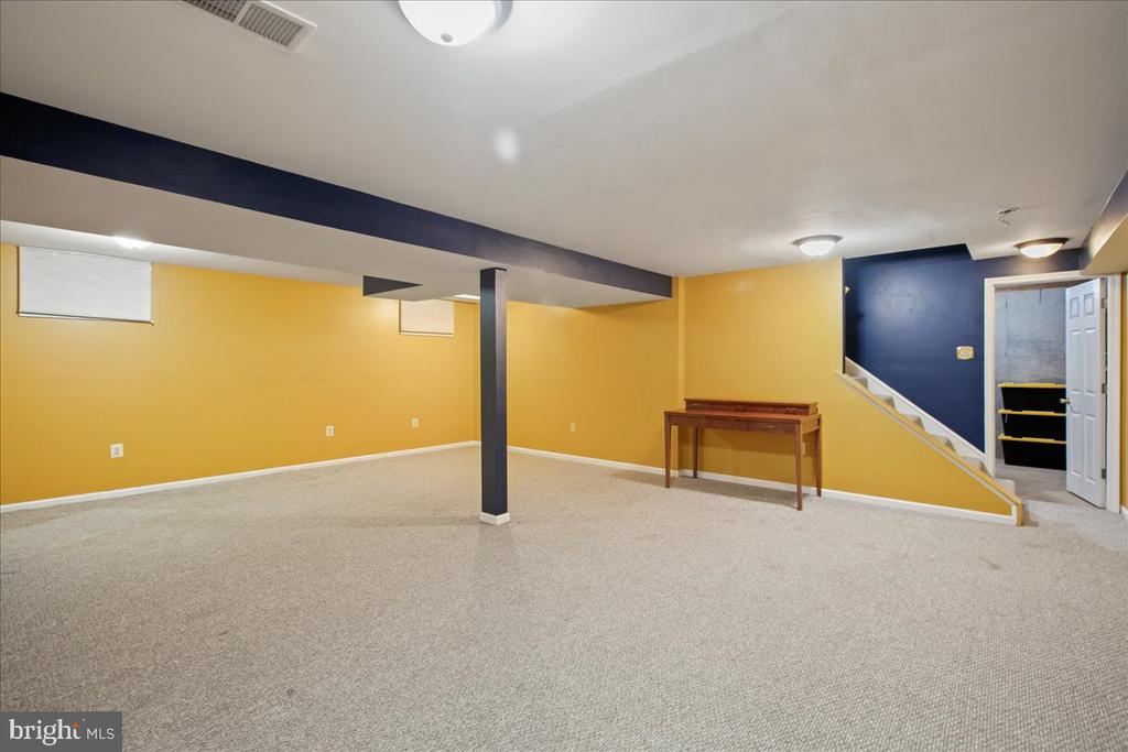 7142 RED HORSE TAVERN LANE