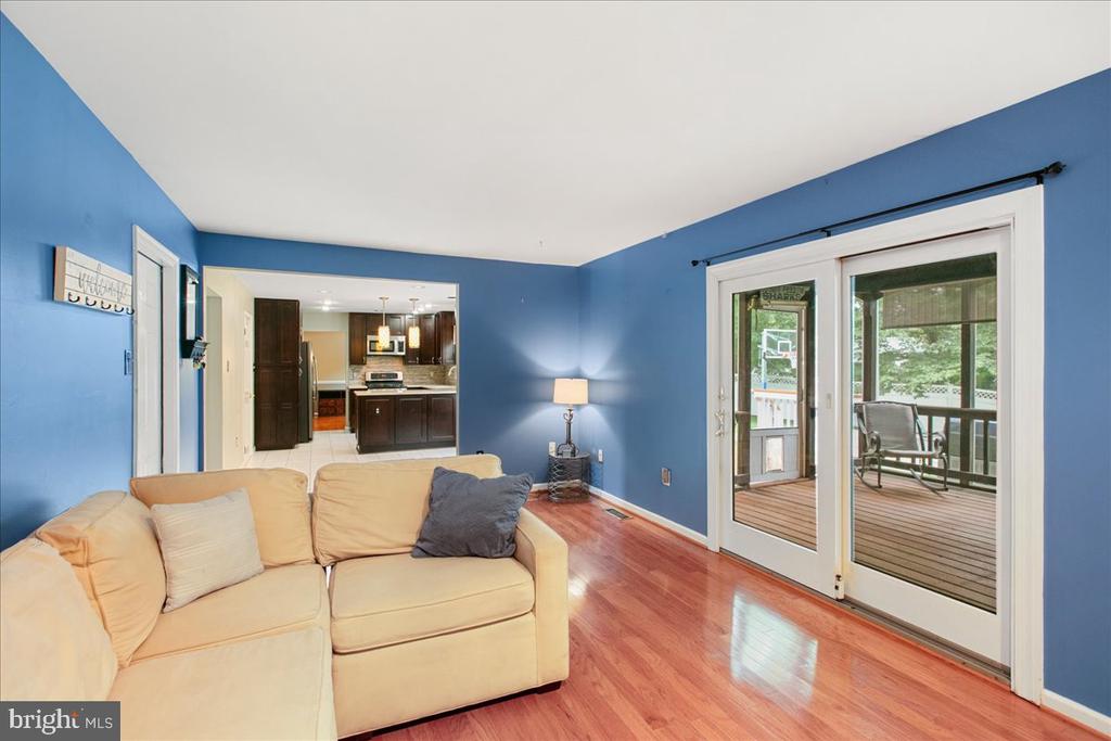 7142 RED HORSE TAVERN LANE