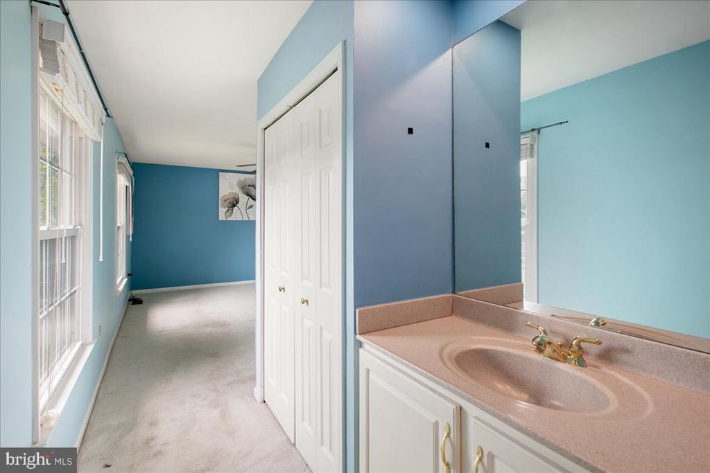 7142 RED HORSE TAVERN LANE