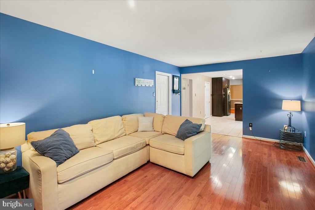 7142 RED HORSE TAVERN LANE