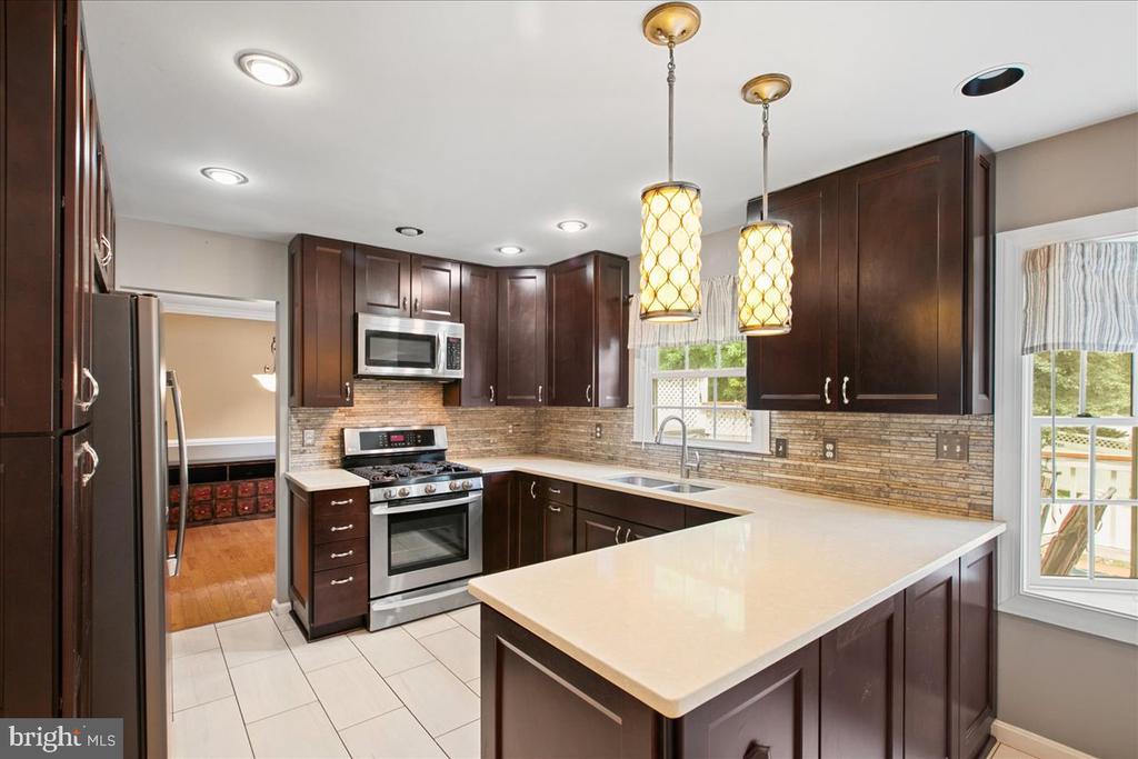7142 RED HORSE TAVERN LANE
