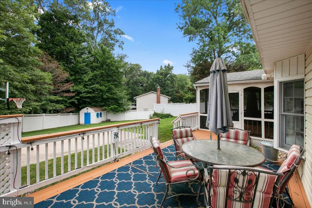 7142 RED HORSE TAVERN LANE