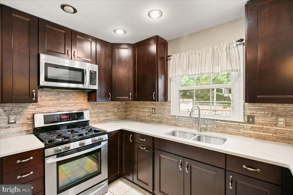 7142 RED HORSE TAVERN LANE