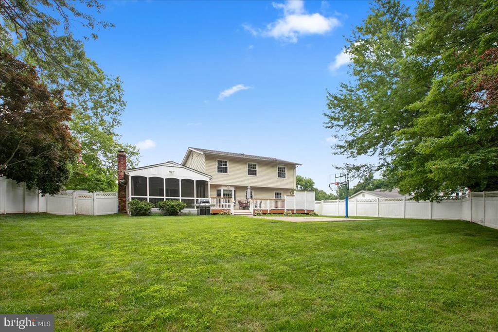 7142 RED HORSE TAVERN LANE