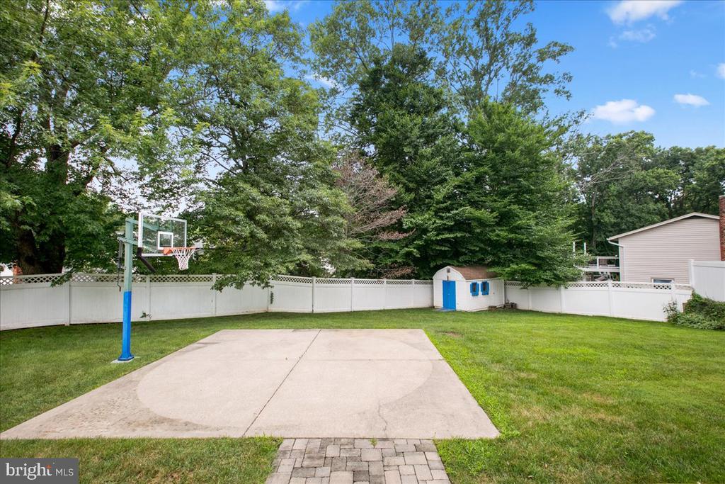 7142 RED HORSE TAVERN LANE