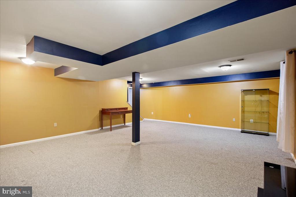 7142 RED HORSE TAVERN LANE
