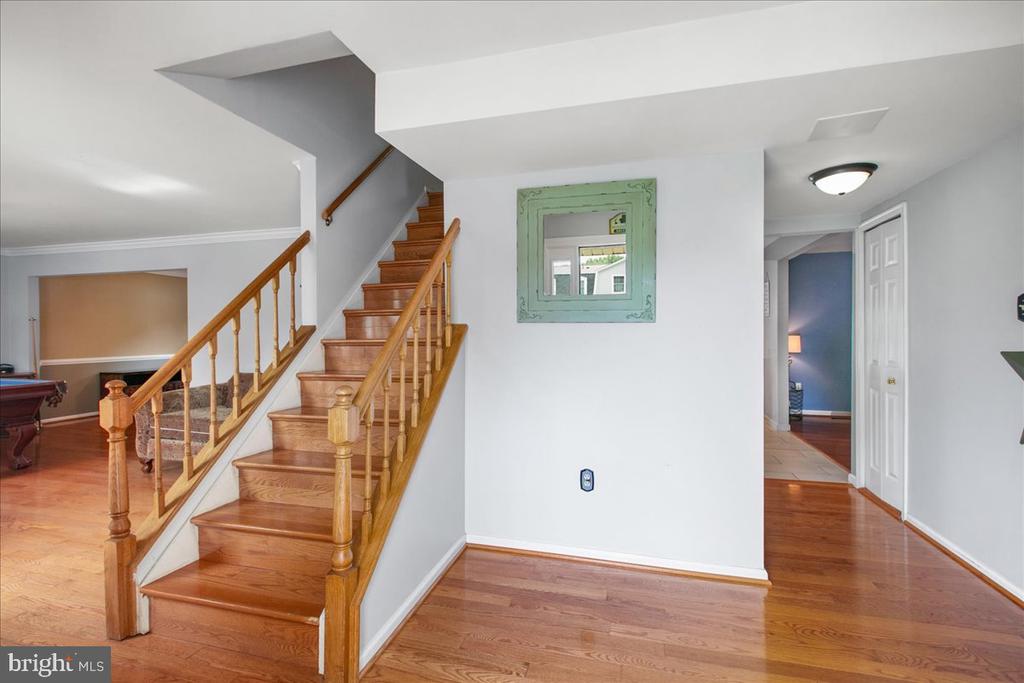 7142 RED HORSE TAVERN LANE