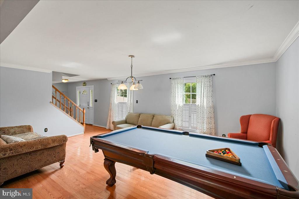 7142 RED HORSE TAVERN LANE
