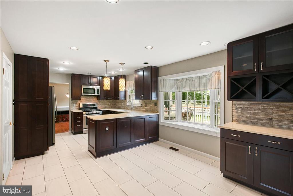 7142 RED HORSE TAVERN LANE
