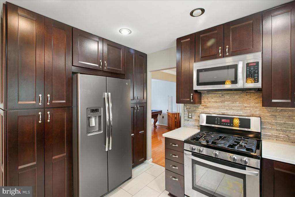 7142 RED HORSE TAVERN LANE