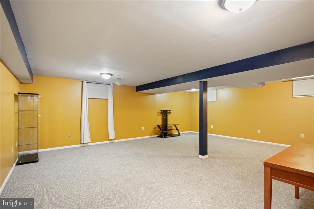 7142 RED HORSE TAVERN LANE