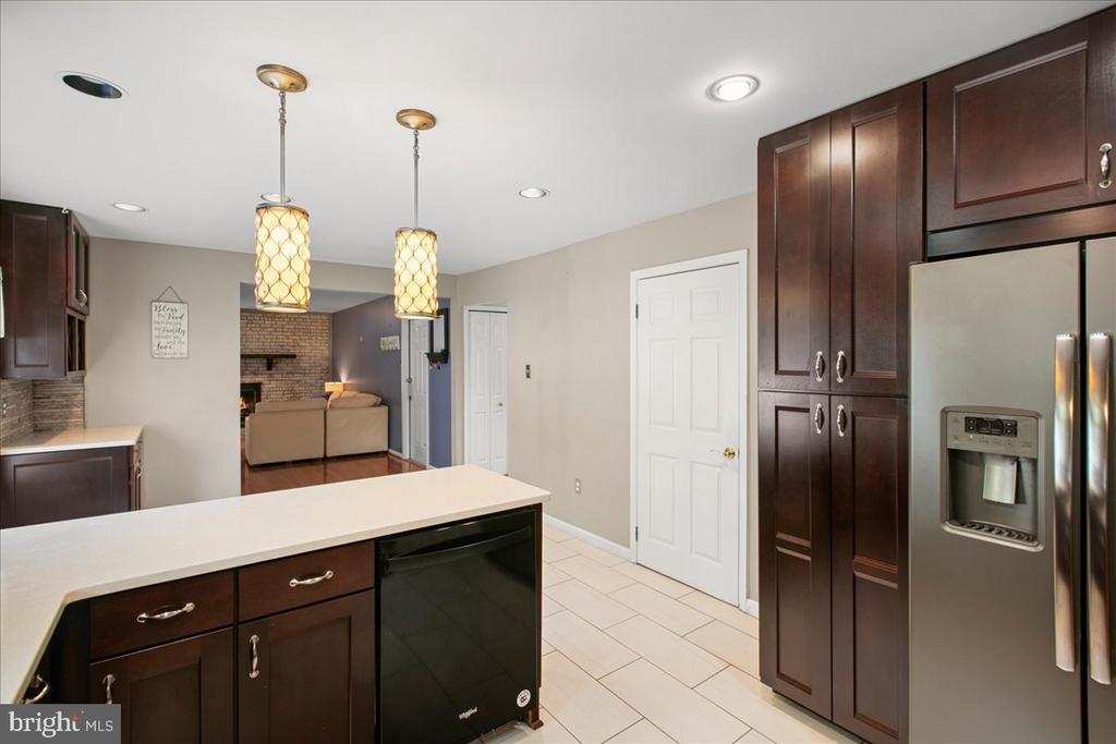 7142 RED HORSE TAVERN LANE