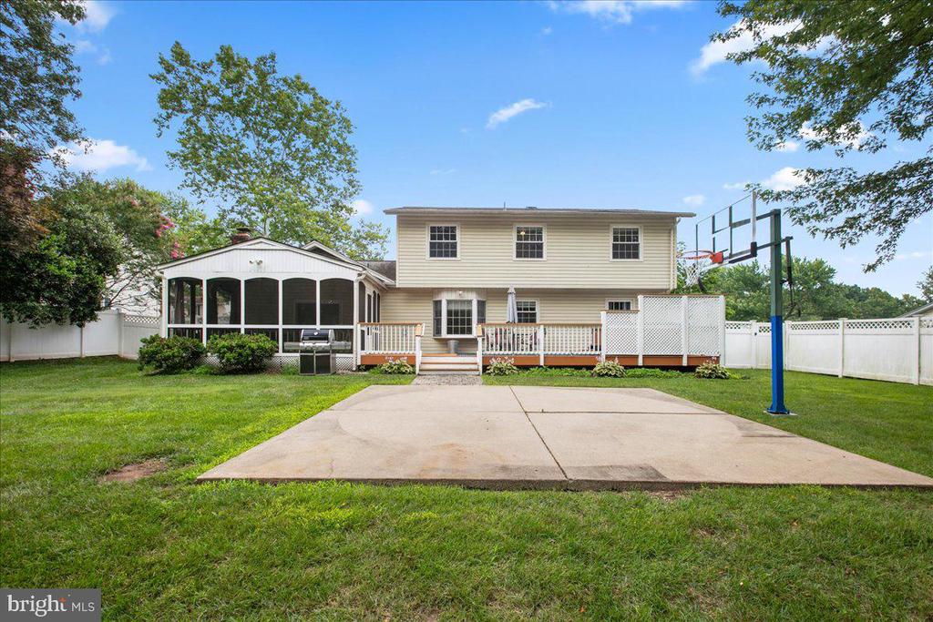 7142 RED HORSE TAVERN LANE
