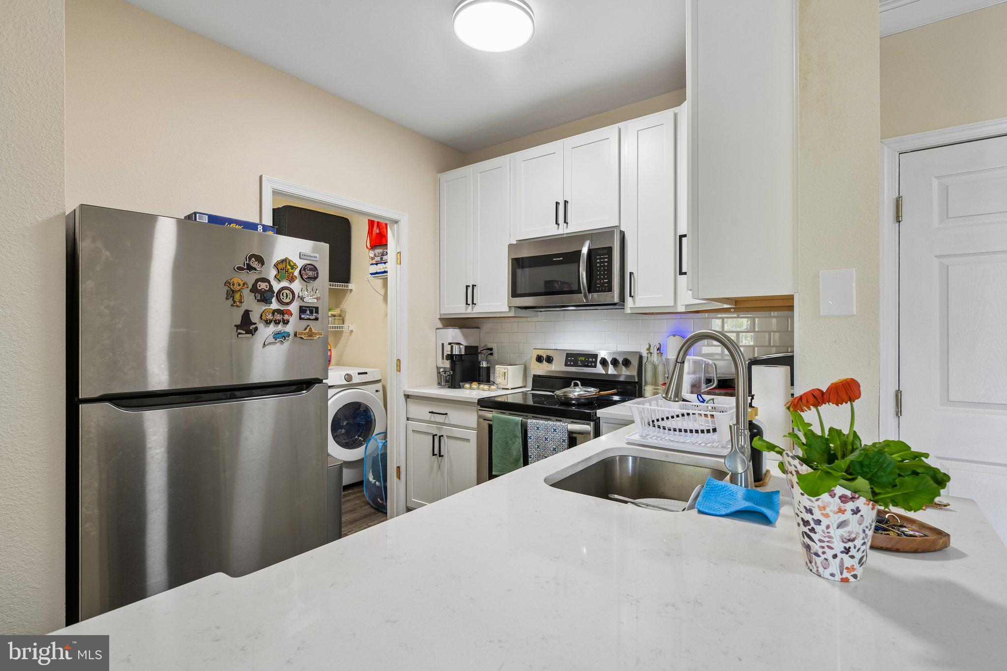 1591 SPRING GATE DRIVE 3311