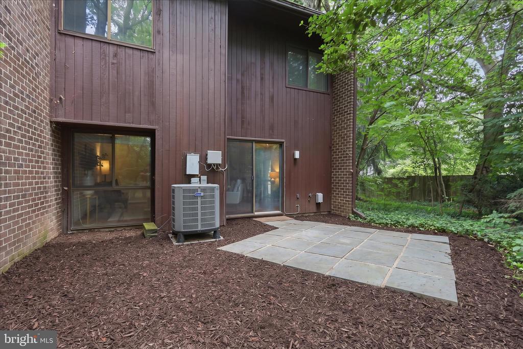 2043 WETHERSFIELD COURT