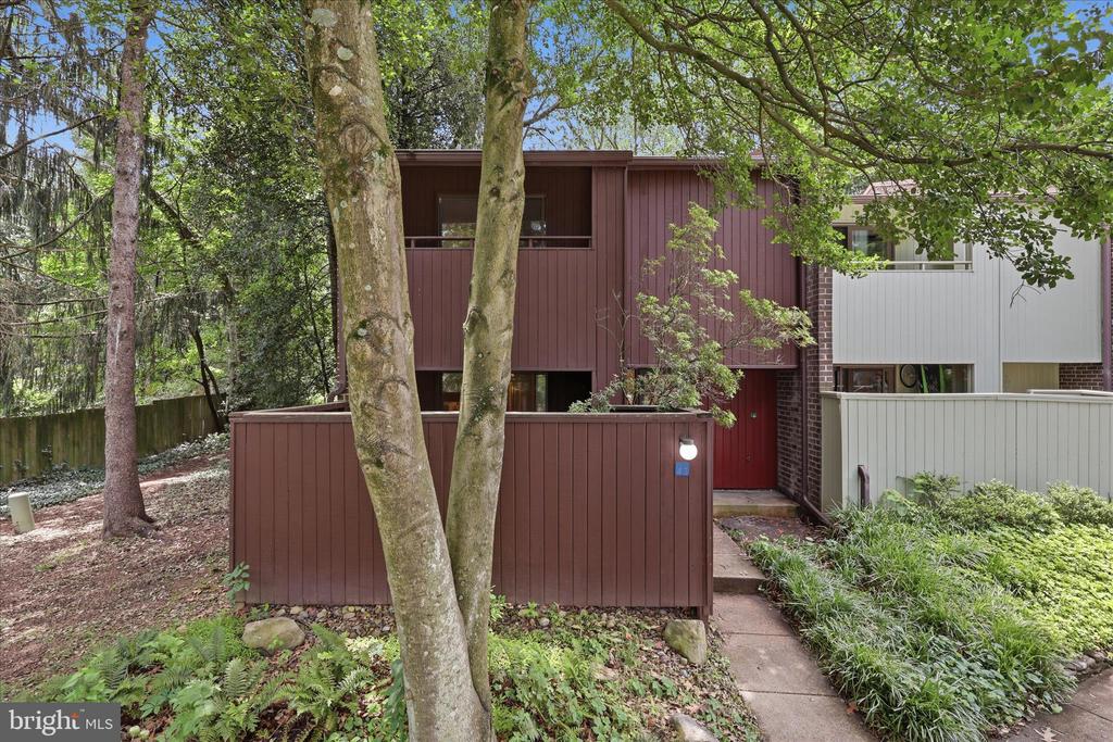 2043 WETHERSFIELD COURT