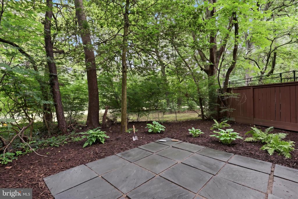 2043 WETHERSFIELD COURT