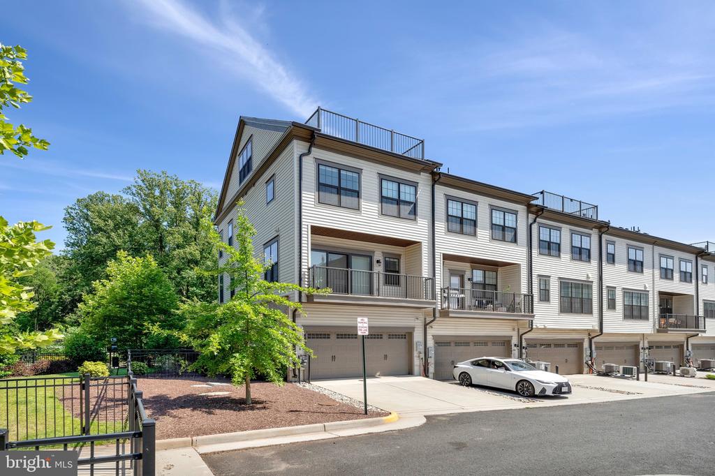 4402 FAIR LAKES COURT
