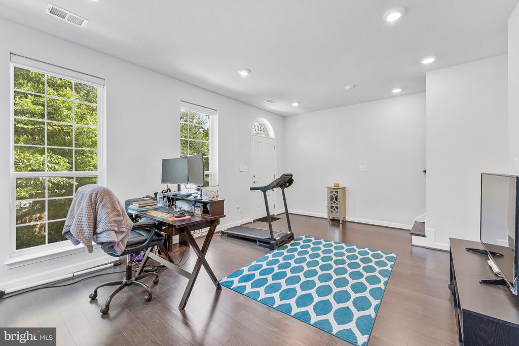 4402 FAIR LAKES COURT