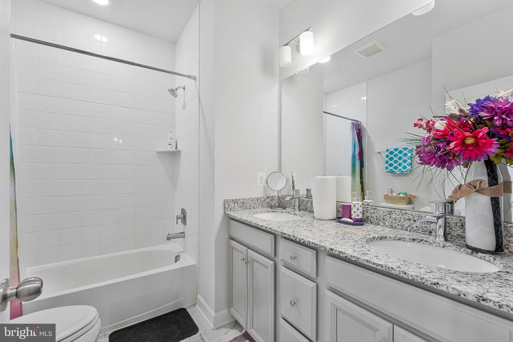 4402 FAIR LAKES COURT