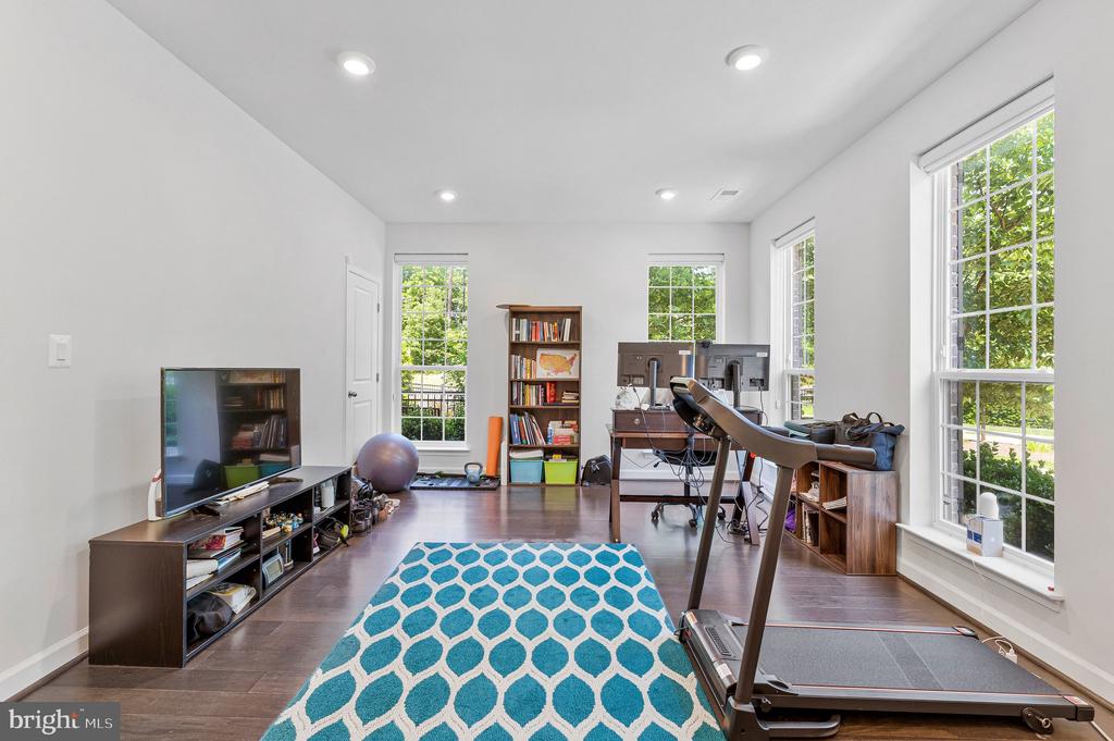 4402 FAIR LAKES COURT