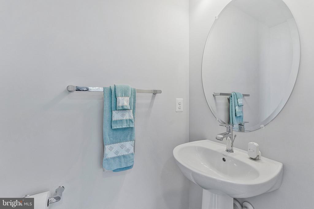 4402 FAIR LAKES COURT