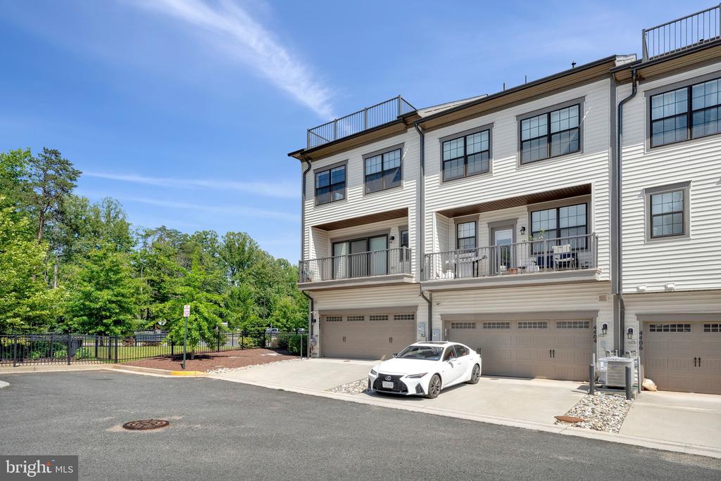 4402 FAIR LAKES COURT