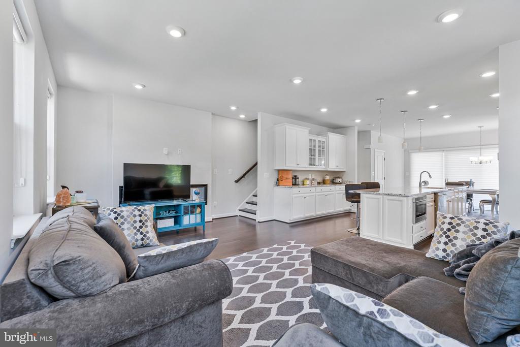 4402 FAIR LAKES COURT