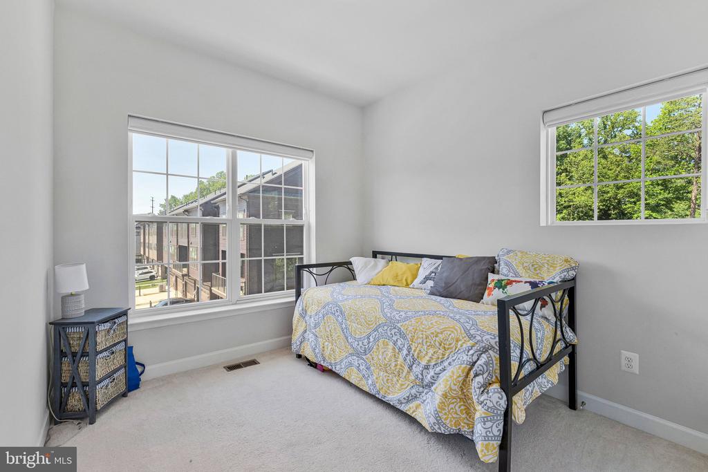 4402 FAIR LAKES COURT