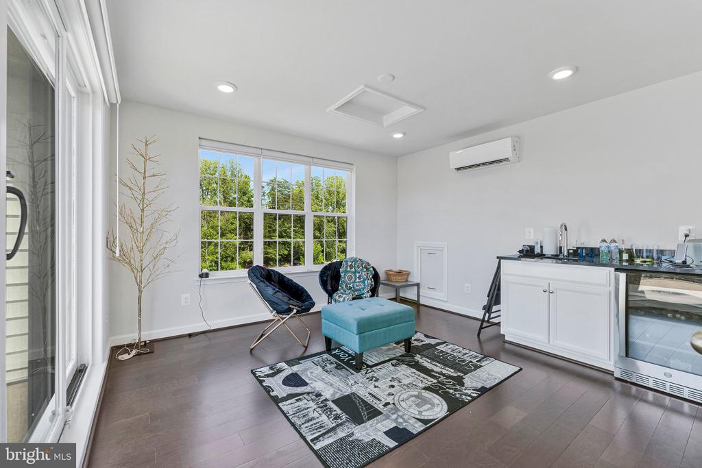 4402 FAIR LAKES COURT