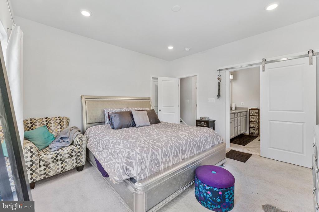4402 FAIR LAKES COURT