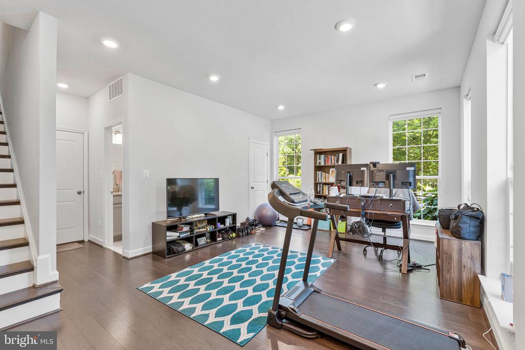 4402 FAIR LAKES COURT