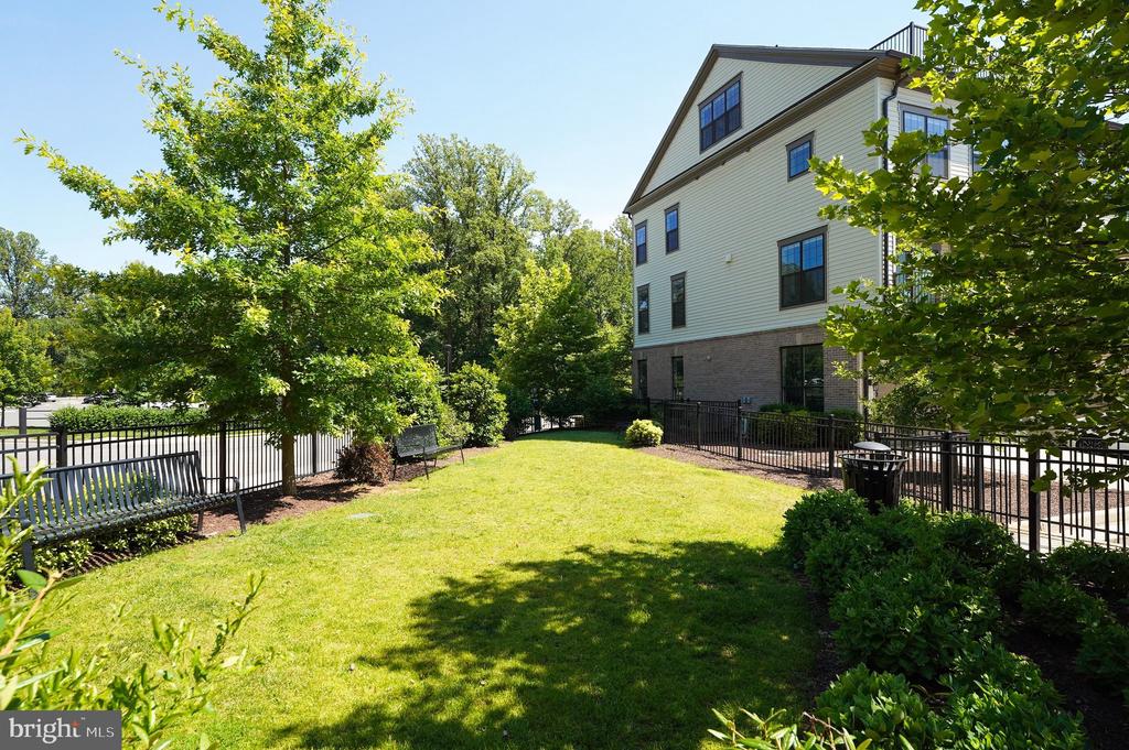 4402 FAIR LAKES COURT