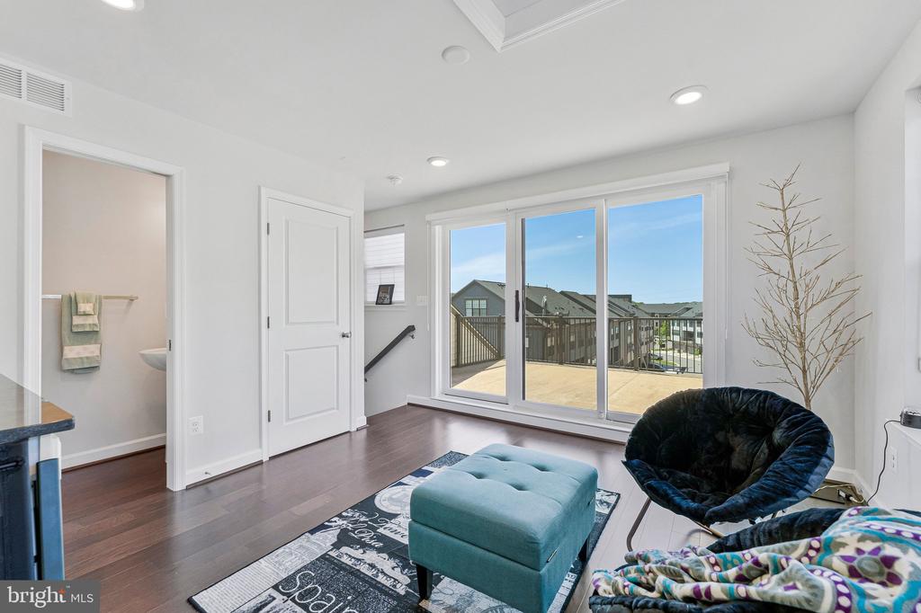 4402 FAIR LAKES COURT