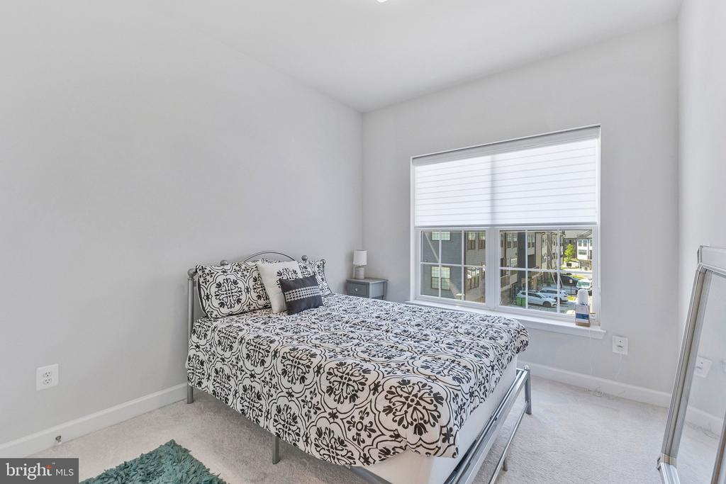 4402 FAIR LAKES COURT
